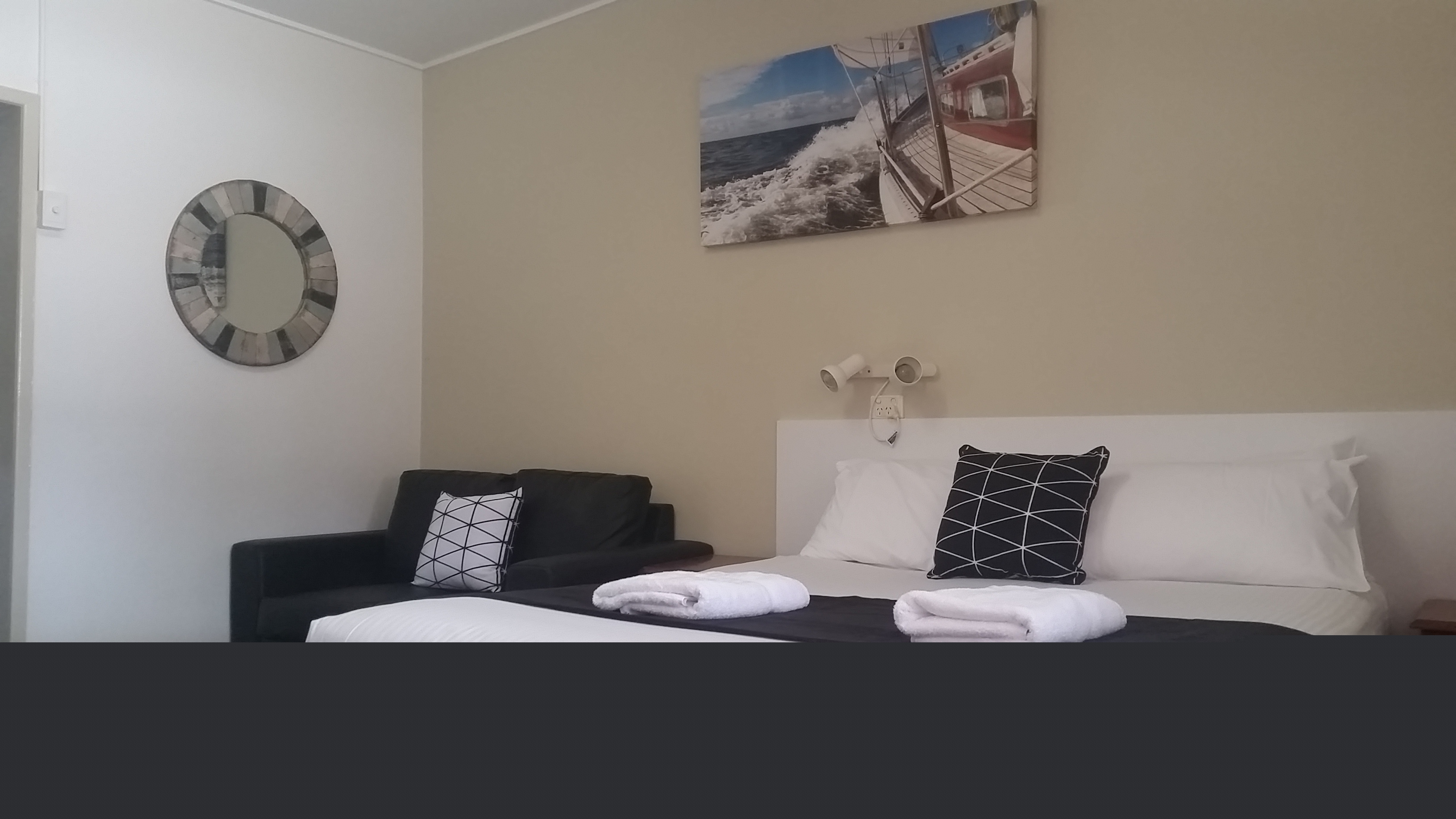 Rooms are air-conditioned and have free Wi-Fi Rooms are air-conditioned and have free Wi-Fi